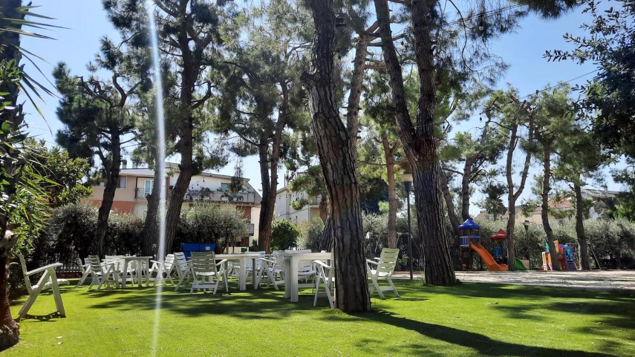 Hotel Pineta San Benedetto del Tronto Exterior foto
